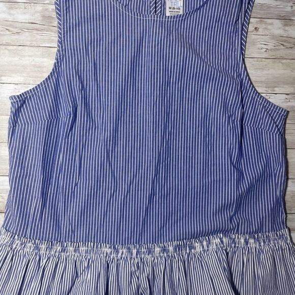 STRIPED Sleeveless Peplum Top Medium - Picture 2 of 5